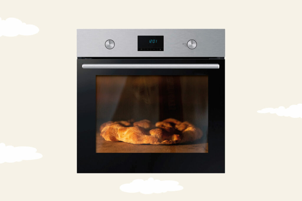 Nuvola-e-la-base-precotta-di-originale-Pinsa-Romana-pronta-da-condire-e-scaldare.-Ecco-qualche-prezioso-consiglio-dello-Chef-sulla-delicata-fase-di-fine-cottura